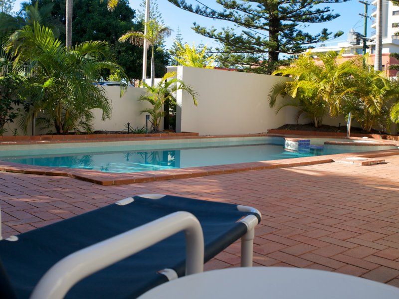 Burleigh On The Beach External 4